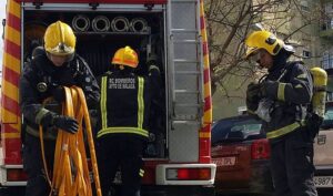 Dos muertos en el incendio de una vivienda de chapa en Málaga