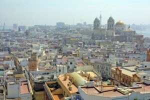 Detenido tras robar en un garaje y tratar de escapar por las azoteas en Cádiz