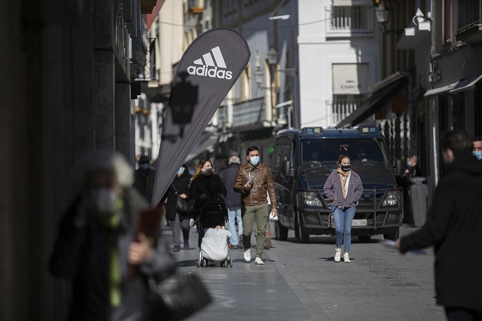 Andalucía actualiza los municipios con cierre perimetral y de actividad no esencial