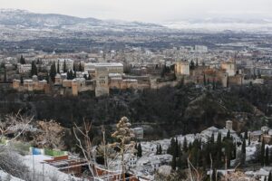 Nevada en Granada capital este domingo. / Foto: Alex Cámara. / Europa Press.