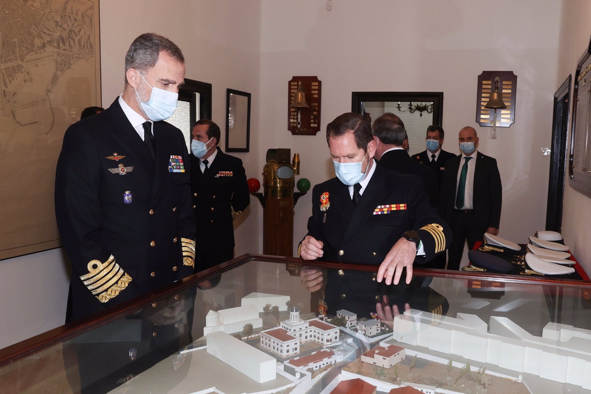 El Rey en el Instituto Hidrográfico de Cádiz. / Foto: Casa Real. / Europa Press.