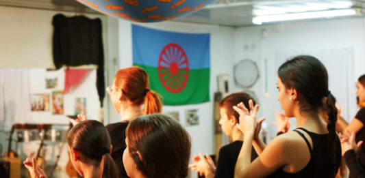 Ensayo de una clase de baile en la Fundación Alalá. / Foto: Pepe Yáñez / Fundación Alalá.