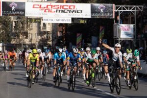 Giacomo Nizzolo gana La Clásica Ciclista 'Costa de Almería'