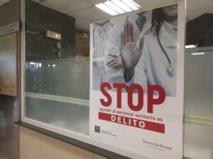 Lanzan una campaña para animar a sanitarios a denunciar agresiones verbales