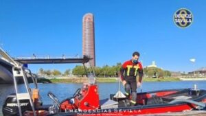 Reanudan la búsqueda del varón precipitado al río en Sevilla