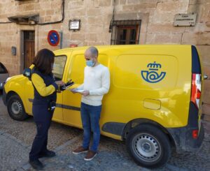 Los carteros rurales andaluces ofrecerán servicios de oficina en domicilios