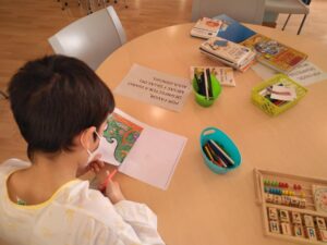 Un alumno asiste a clase en un aula hospitalaria de Córdoba. / Foto: Junta de Andalucía. / Europa Press.