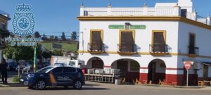 Tienen un accidente de tráfico en Camas y abandonan tres fardos de hachís en la cuneta