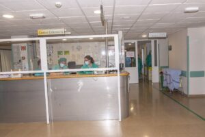 Andalucía baja en 57 la cifra de hospitalizados y su tasa de incidencia a 122