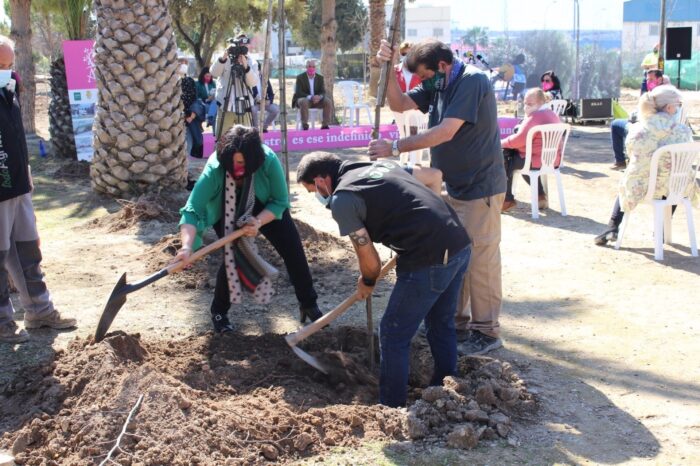 Comienzan las plantaciones en el pionero "bosque del amor" de Gilena