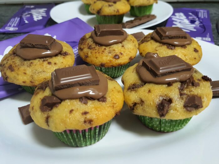 Cómo hacer unos muffins caseros rellenos de chocolate Milka