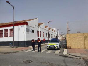 Desmantelan una fiesta clandestina con una docena de personas en un sótano