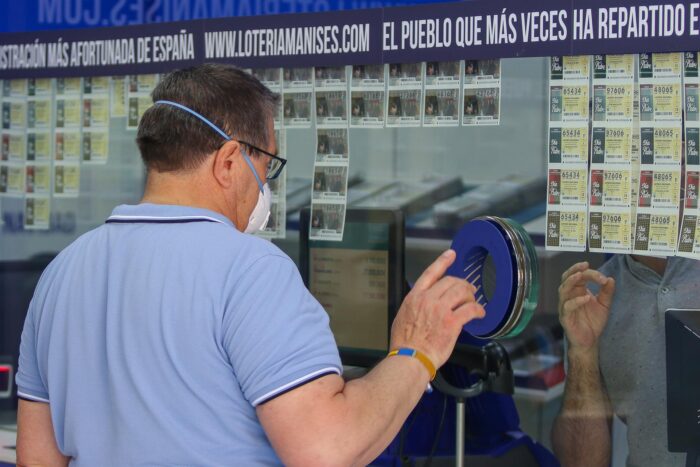 El primer premio de la Lotería cae en municipios de Granada y Huelva