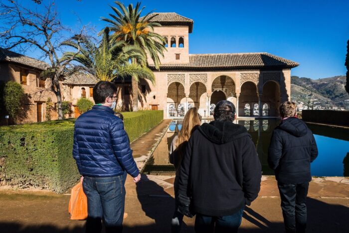 La Alhambra oferta visitas educativas para las familias en Semana Santa