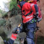 Rescatan a un perro en una cascada en Villanueva de Algaidas