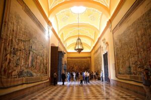 Sevilla restaurará los azulejos cerámicos de su Alcázar