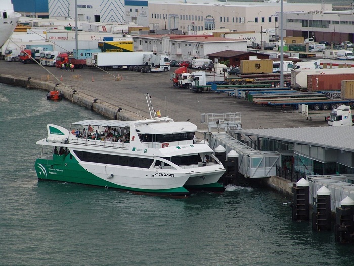 El Catamarán de la Bahía vuelve a operar en fines de semana y festivos