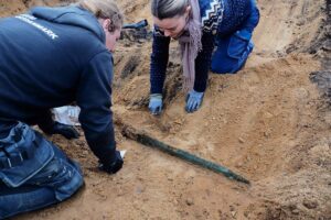 Encuentran una espada de hace 3000 años en la construcción de un gasoducto