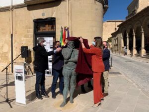 Baeza dedica una escultura al gran artista del Renacimiento Gaspar Becerra