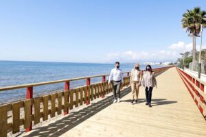 Marbella continúa prolongando su paseo marítimo