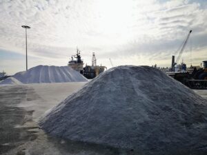 Sal andaluza para derretir la nieve en Europa