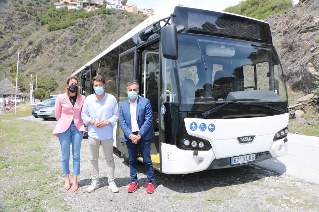 El autobús urbano de Torrox será gratuito para sus residentes