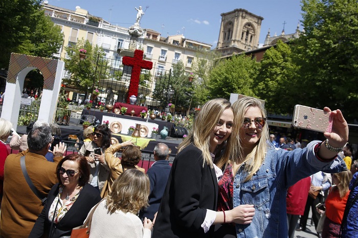 Granada busca alternativas para el Día de la Cruz