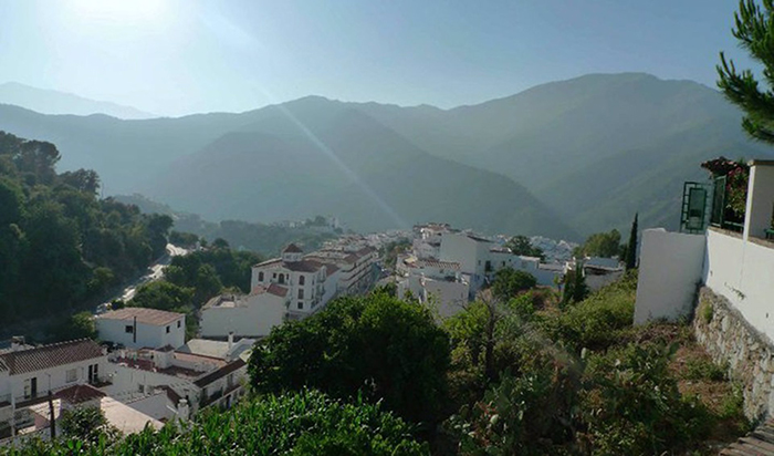 Rescatan a 4 personas perdidas en una zona montañosa de Málaga