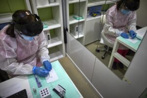 Farmacéuticos de Málaga valoran positivamente la dispensación en farmacias de test Covid