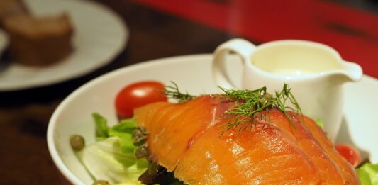 Sanidad recomienda no consumir este salmón ahumado debido a la presencia de Listeria