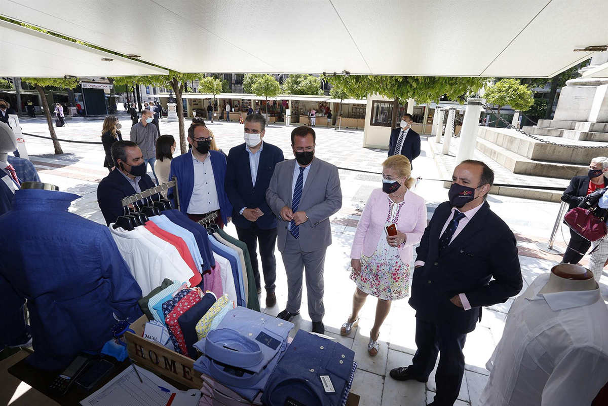 La Feria de Comercio del Casco Antiguo de Sevilla retorna a Plaza Nueva