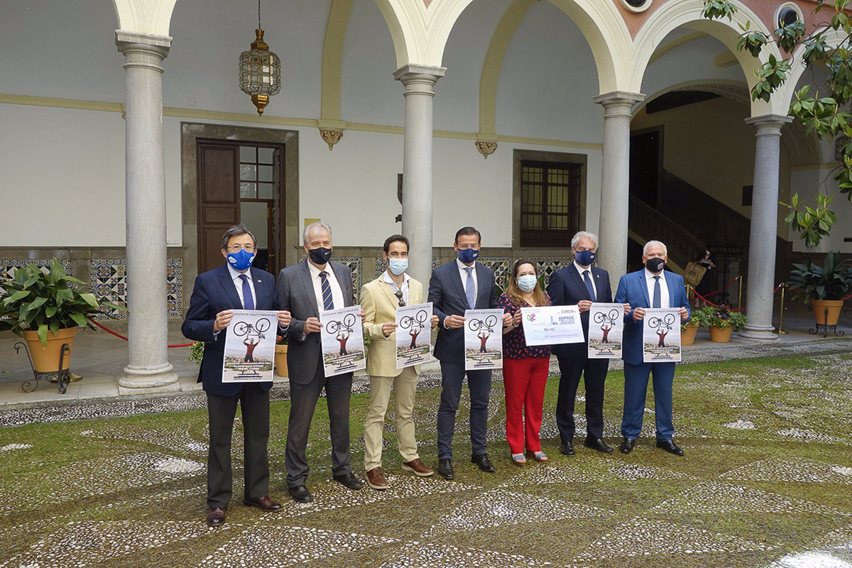 Granadino con parálisis cerebral hará en bici el Camino de Santiago por una causa solidaria