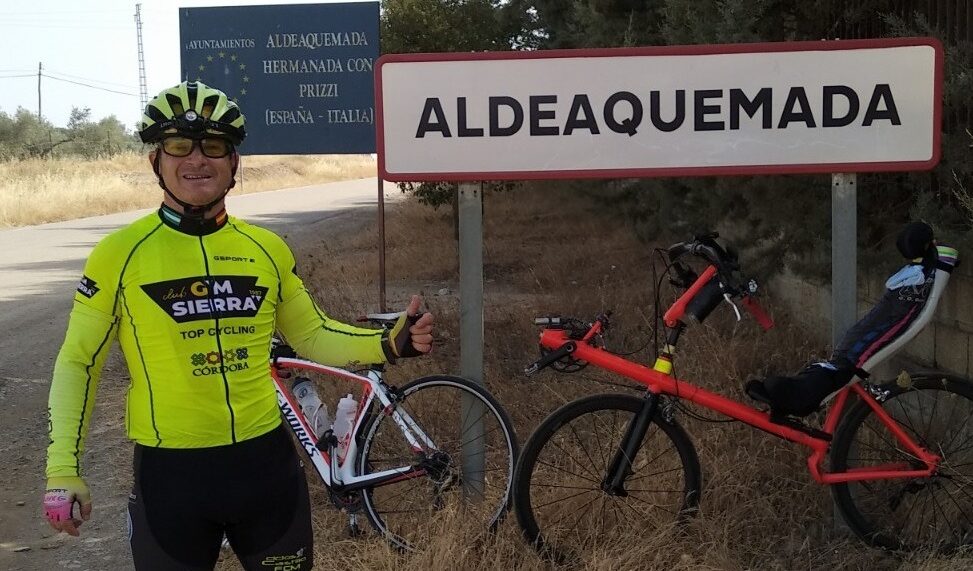 Fran Menor, el ciclista que visibiliza los pueblos andaluces tras sufrir una terrible lesión