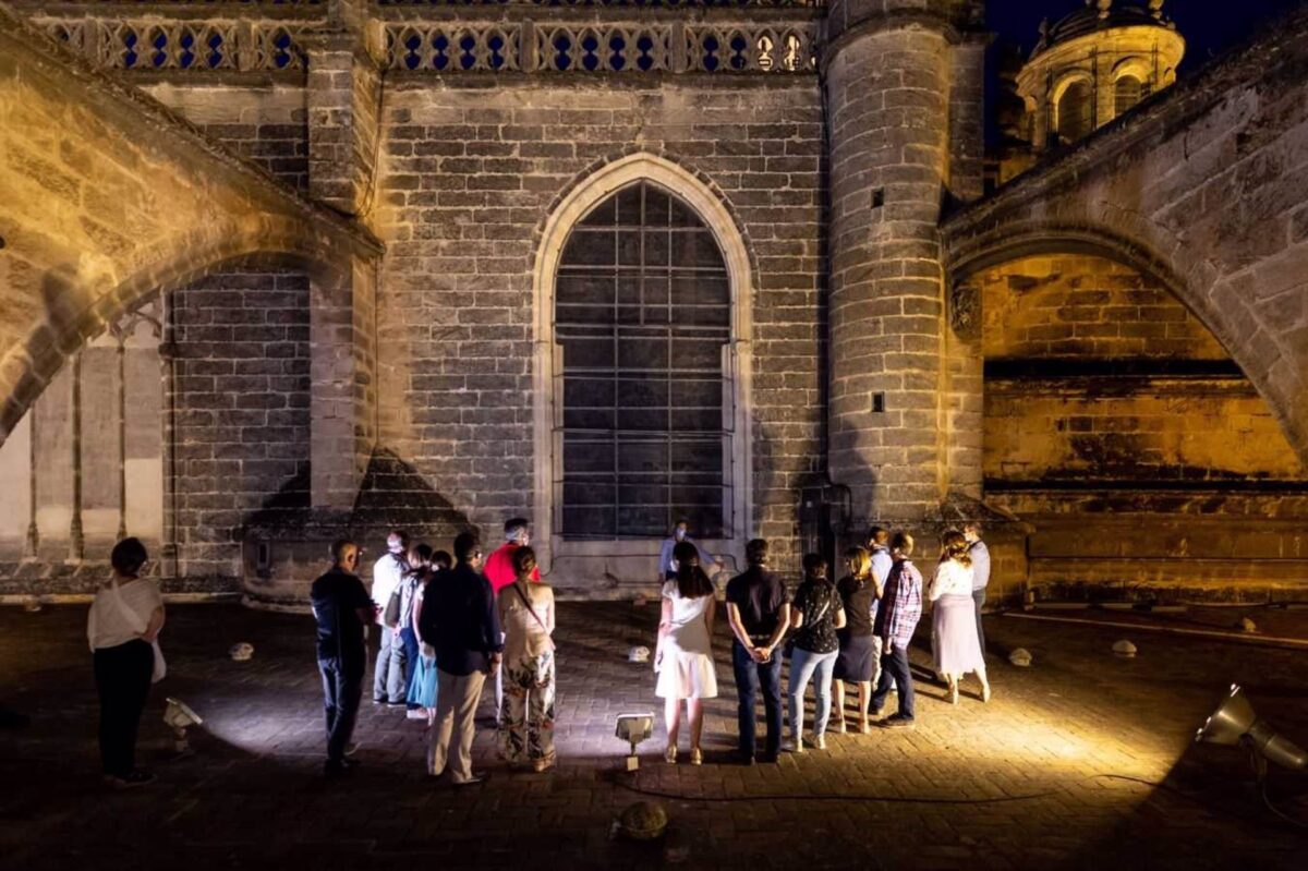 La Catedral de Sevilla retoma las visitas nocturnas a sus cubiertas