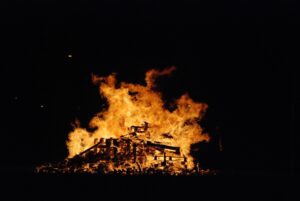 Ocho tradiciones andaluzas que no pueden faltar la noche de San Juan 2021