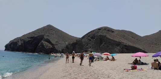 Consulta el horario del aparcamiento y la lanzadera de la playa de los Muertos