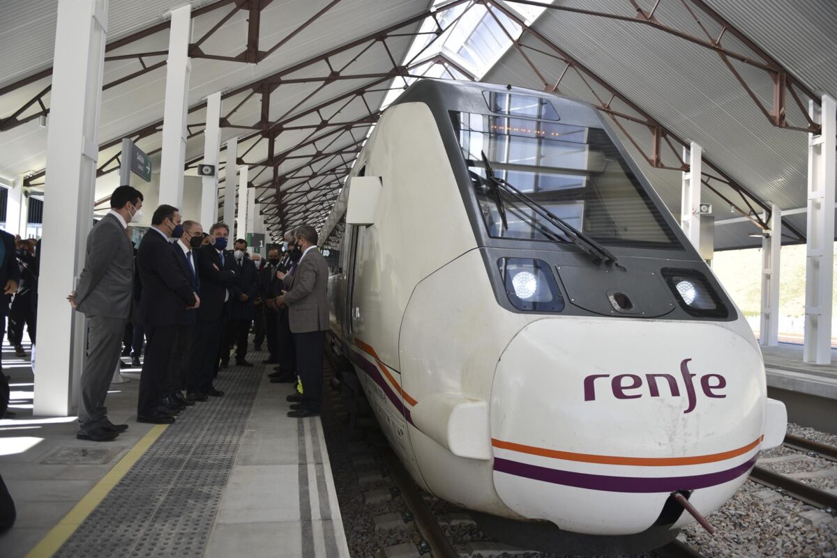 El tren directo Cádiz-Barcelona será una realidad en agosto