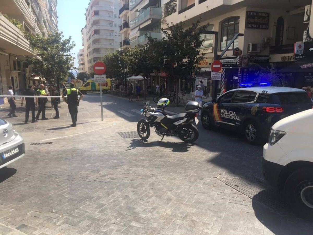 Un grave atropello múltiple se salda sin fallecidos en una terraza de Marbella