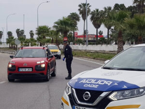 Pareja de Cádiz retiene al ladrón que sorprendió en su cocina