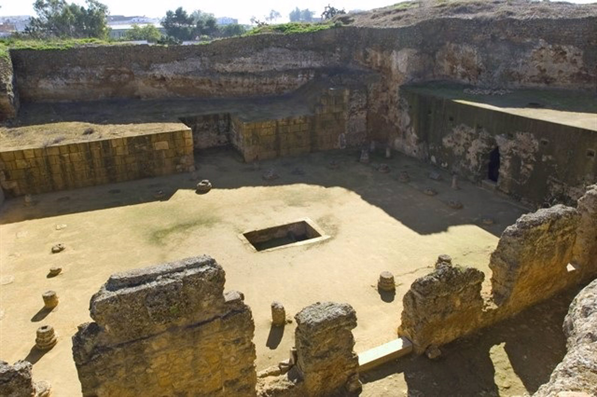 Buscan un nuevo mausoleo en la Necrópolis de Carmona