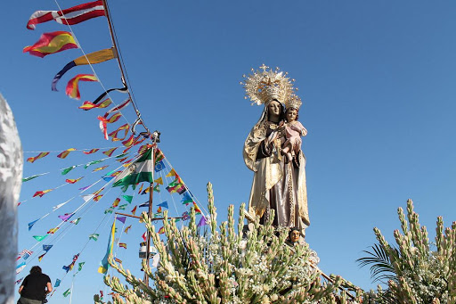 16 de julio: rezando por la anhelada normalidad a la Virgen del Carmen