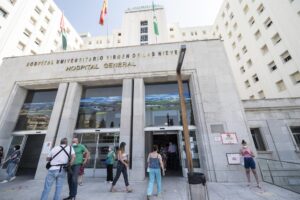 Andalucía registra una bajada en pacientes hospitalizados y en UCI por Covid