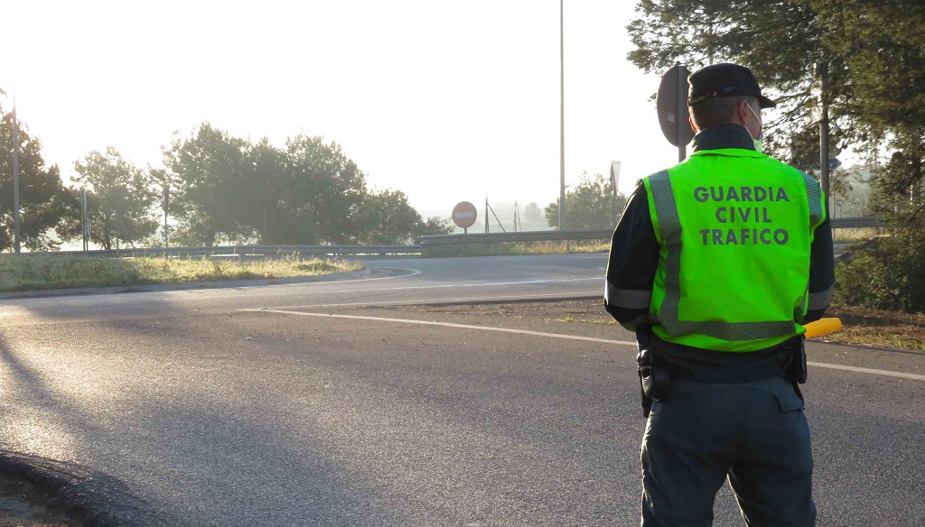 Guardia Civil auxilia a una mujer de un atasco... para llegar a tiempo a su examen