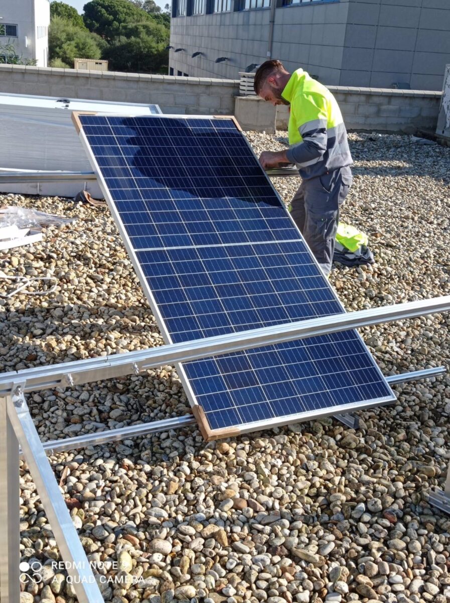 Energía fotovoltaica para paliar la pobreza energética en el barrio sevillano de Torreblanca