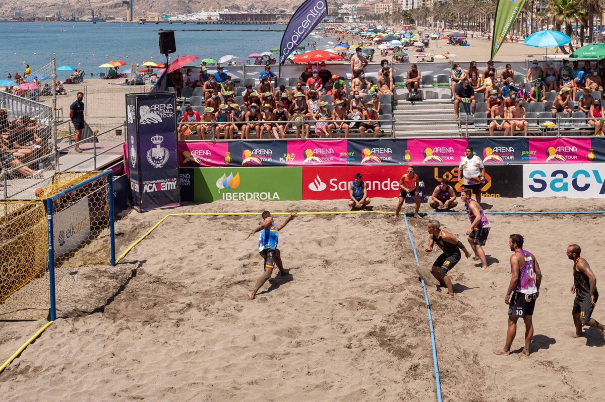 Las almerienses del AM Team triunfan en el Torneo Arena 1000 de balonmano playa