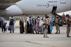 Llega el segundo vuelo de este lunes a Rota con afganos evacuados