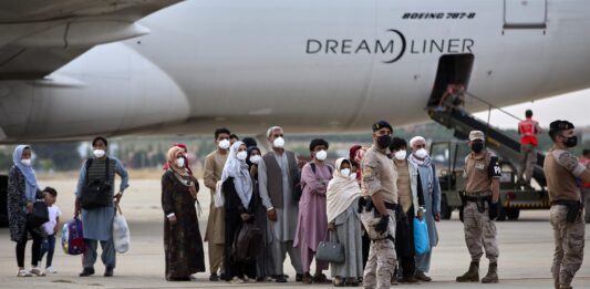 Llega el segundo vuelo de este lunes a Rota con afganos evacuados