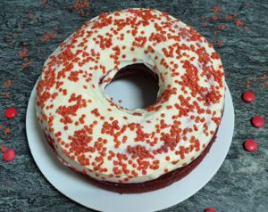 Receta para hacer un rico donut gigante de Red Velvet