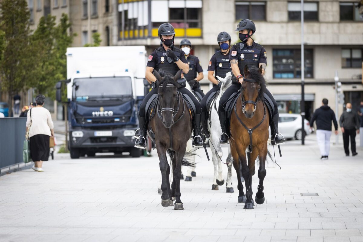 Evoluciona favorablemente el policía herido al caer de su caballo