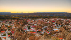 Una ruta por los cinematográficos 'badlands' del Geoparque de Granada